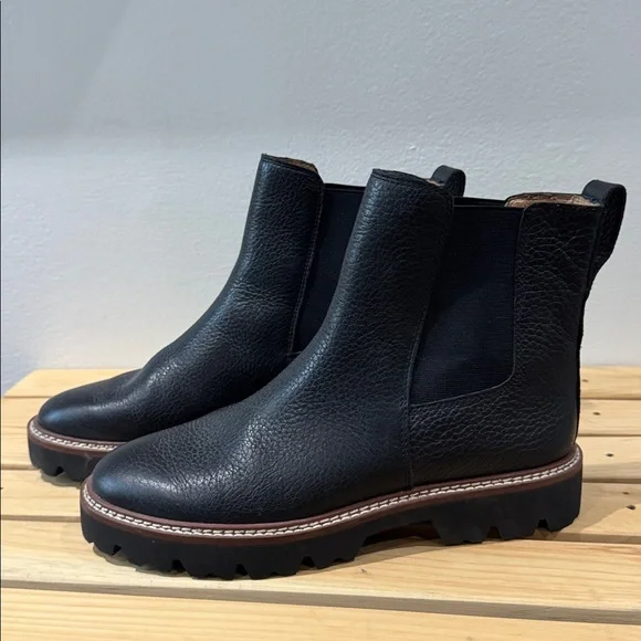 Madewell The Citywalk Lugsole Chelsea Boot in Black Leather Sz 7.5
MSRP $198 - Picture 2 of 10